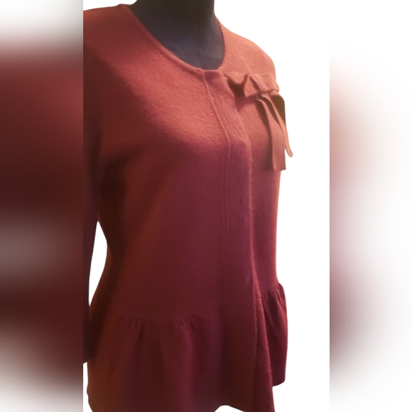 Chic Sweater with Bow Detail - Picture 2 of 3